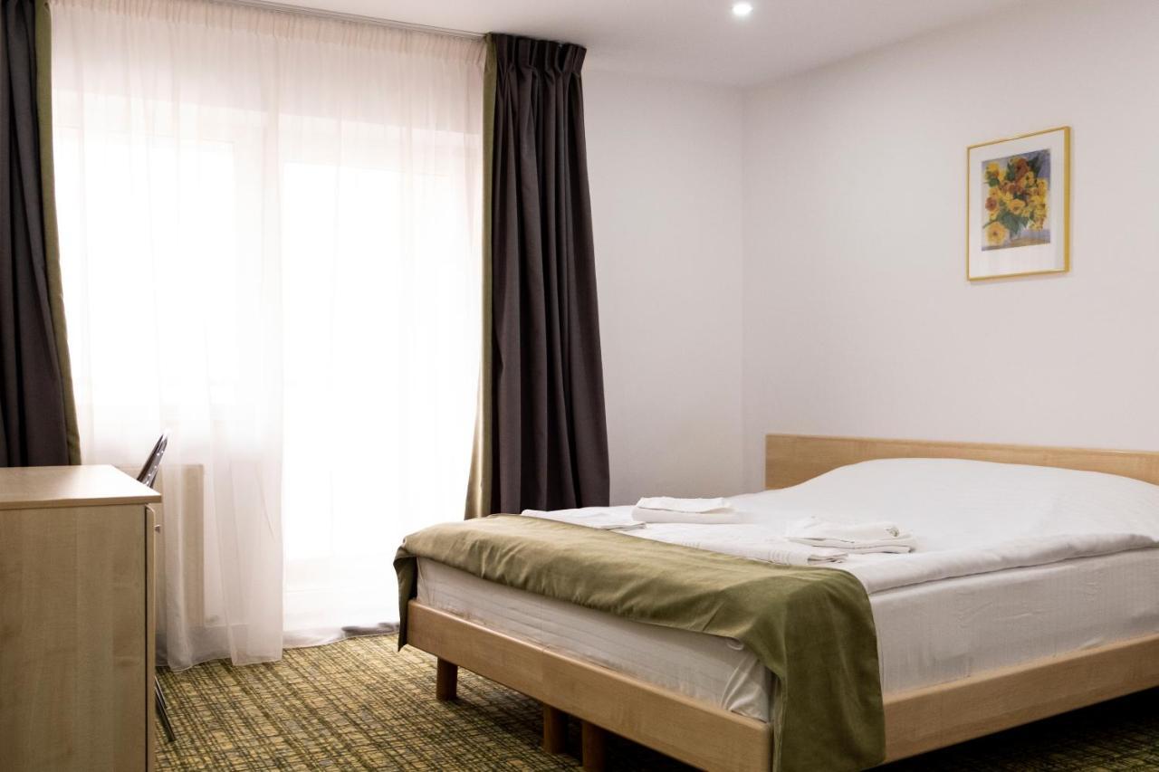 Casa Gabriela Hotel Bukares Bagian luar foto