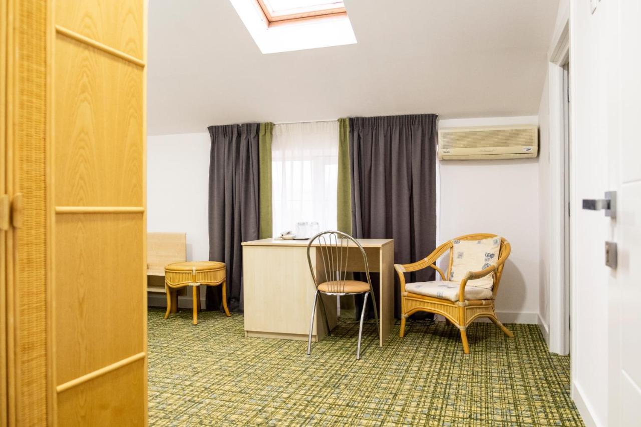 Casa Gabriela Hotel Bukares Bagian luar foto