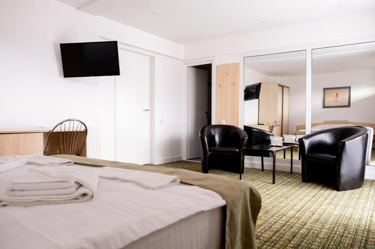 Casa Gabriela Hotel Bukares Bagian luar foto