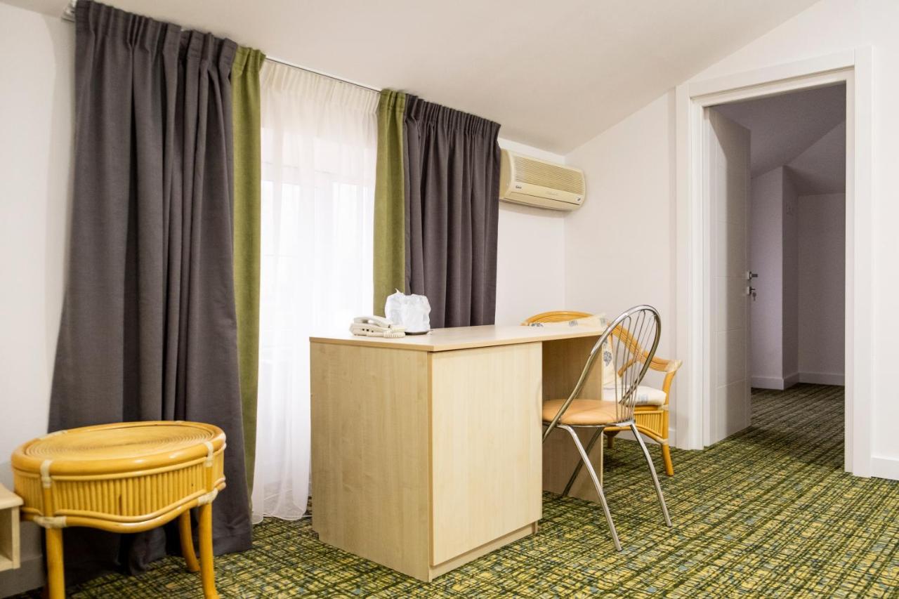 Casa Gabriela Hotel Bukares Bagian luar foto