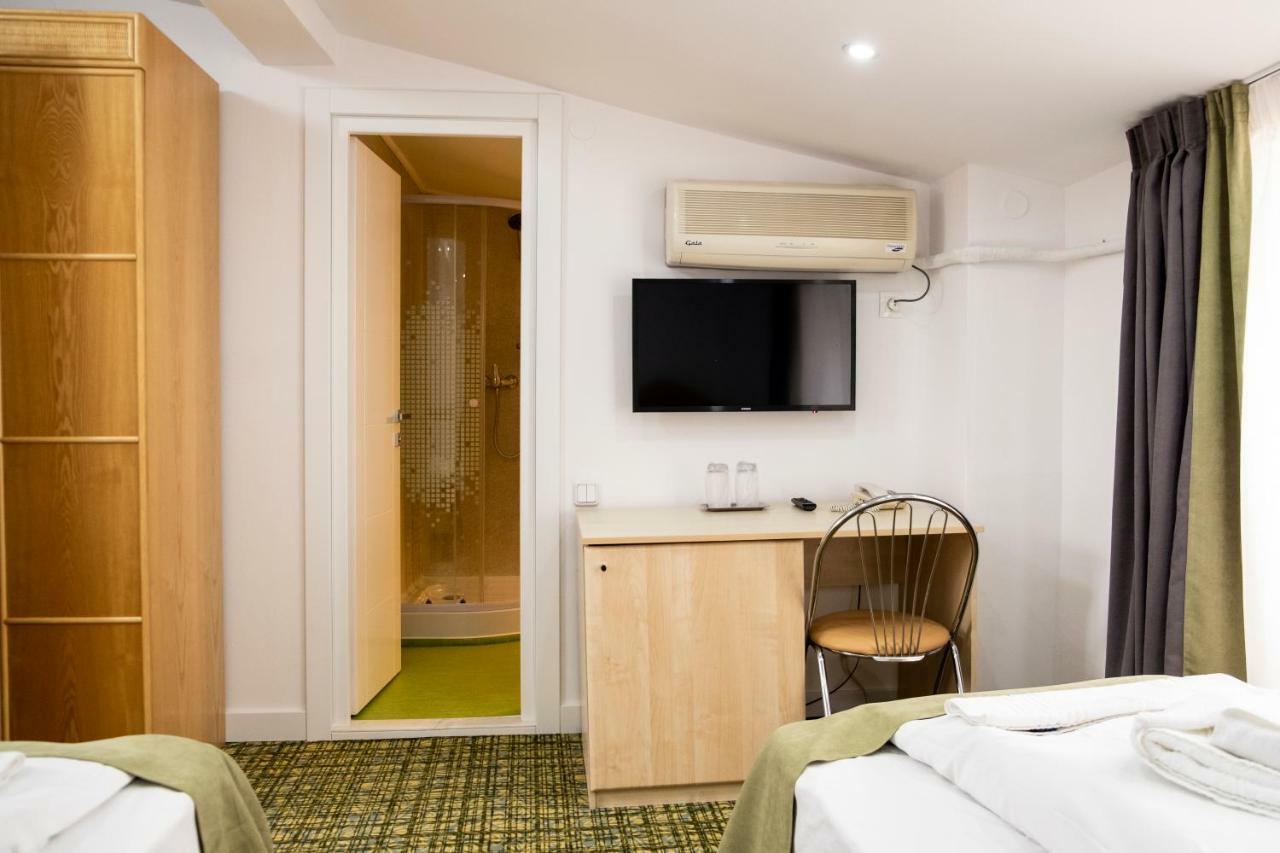 Casa Gabriela Hotel Bukares Bagian luar foto